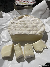 Мягкий французский жирный сыр из коровьего молока с белой плесенью с нежным сливочно-грибным вкусом 125гр